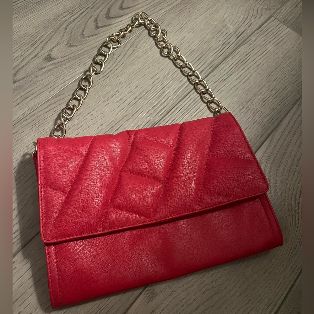 red shoulder bag with a gold chain